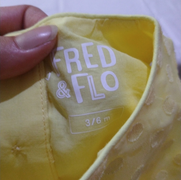 size 3-6 months yellow frilly polka dotted bow dress - Picture 3 of 15